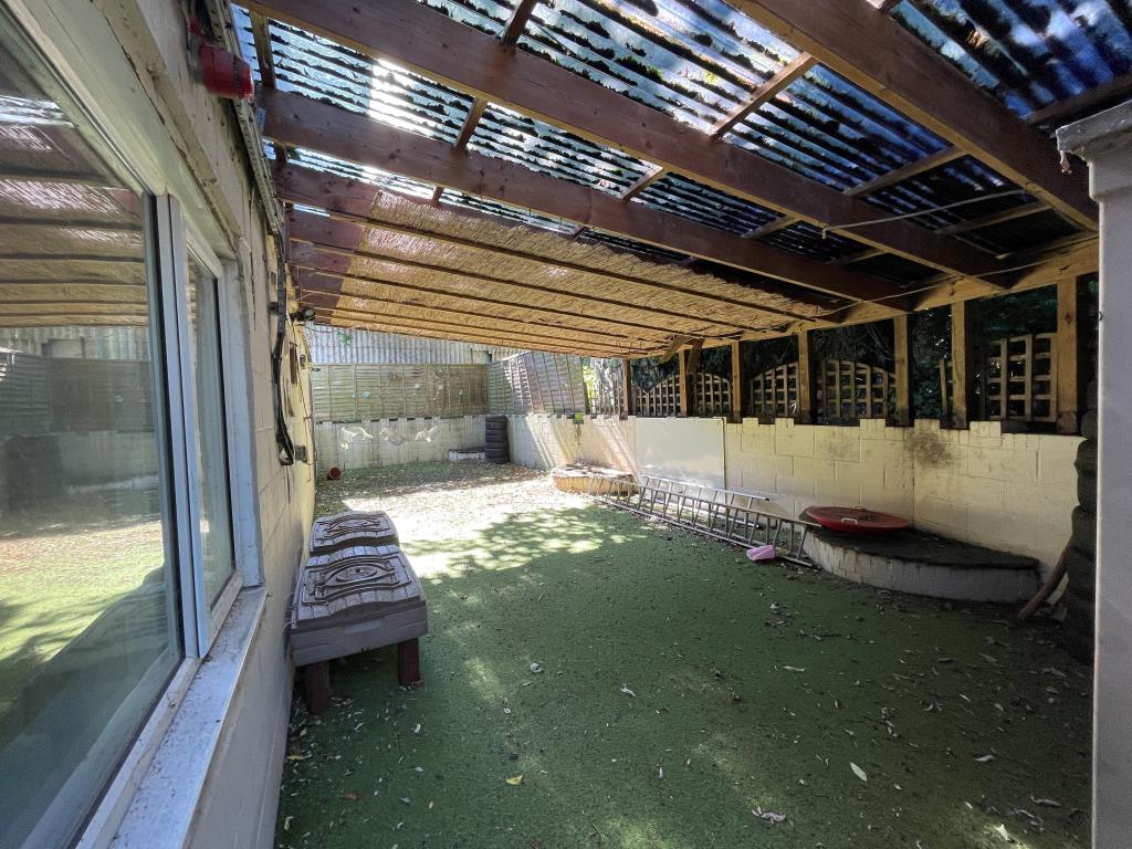 Lot: 121 - VACANT FORMER NURSERY WITH POTENTIAL FOR ALTERNATIVE SCHEME - Garden to rear with covered play area